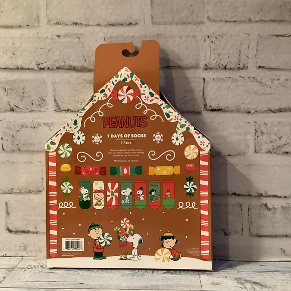 Peanuts Women’s Snoopy Gingerbread 7 Pairs 7 Days of Christmas Socks - Picture 3 of 5